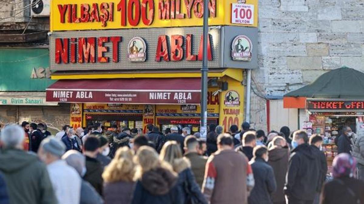 Nimet Abla Gişesi'ne akın ettiler! Kuyruğun sonu yok...