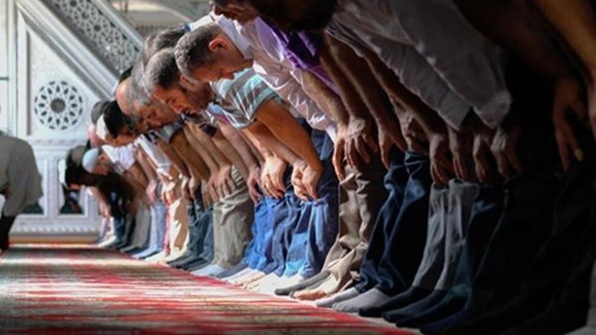 Bugün camilerde cuma namazı kılınacak mı? 1 Ocak sokağa çıkma yasağında Cuma namazı kılınacak mı, camiler açık mı?