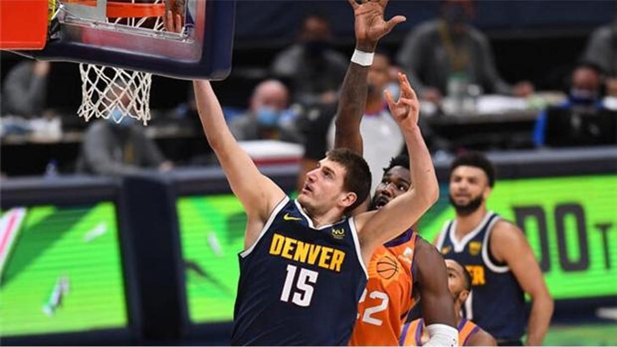 Ayton ve Booker şov yaptı! Suns liderliği kaptırmadı