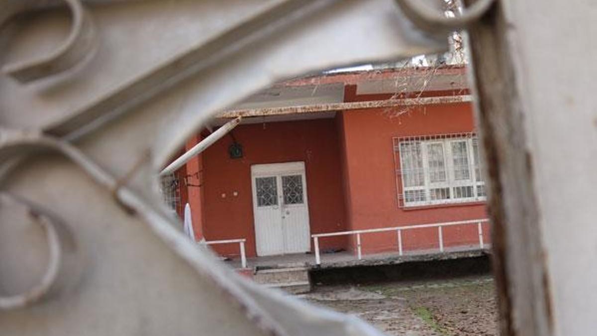 Yeni yılın ilk gününün gecesinde facia! Anne ve baba öldü, 3 çocuk hastanelik oldu...