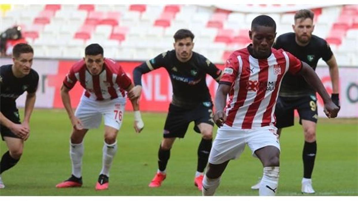 Denizlispor 90+3'te attı puanlar paylaşıldı