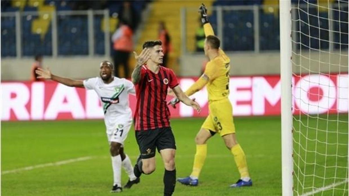 İdolüm Emre Belözoğlu dedi ama oynamak istediği takım...