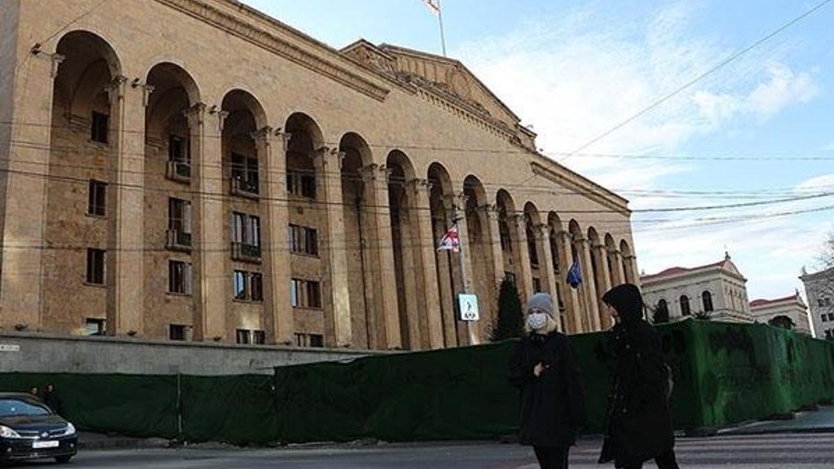 Koronavirüsün daha hızlı yayılan türü bir ülkede daha tespit edildi!