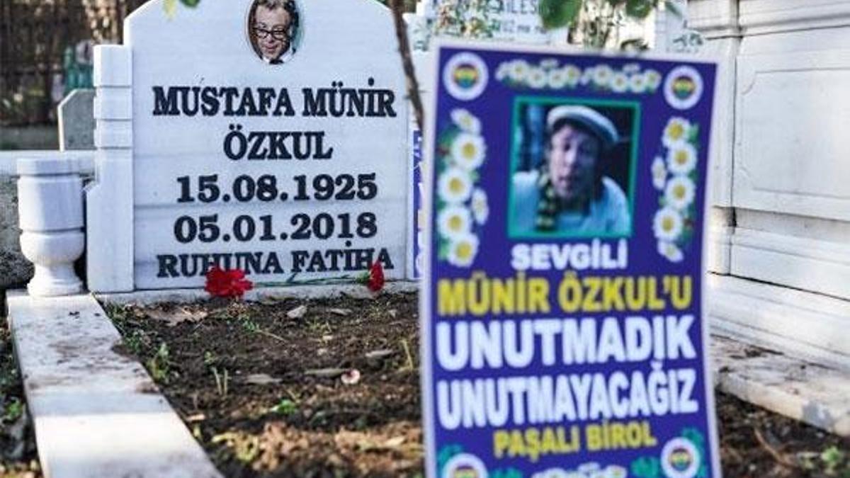 Münir Özkul mezarı başında anıldı