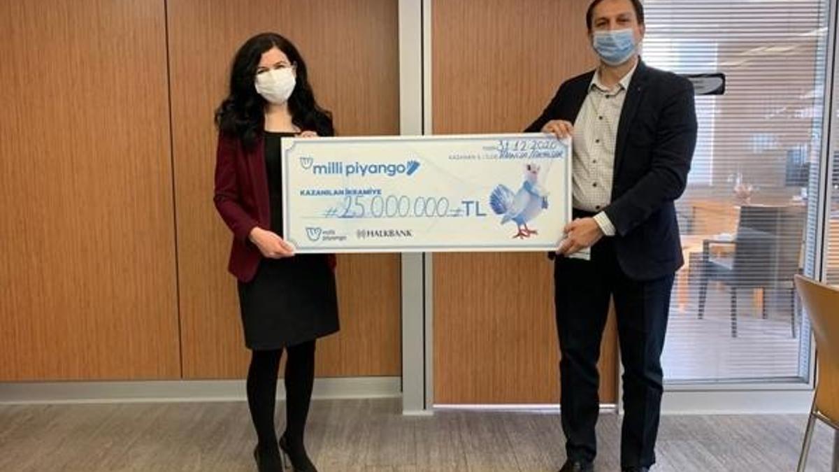 Milli Piyango'dan 25 milyon TL ikramiye kazanan talihli çekini teslim aldı