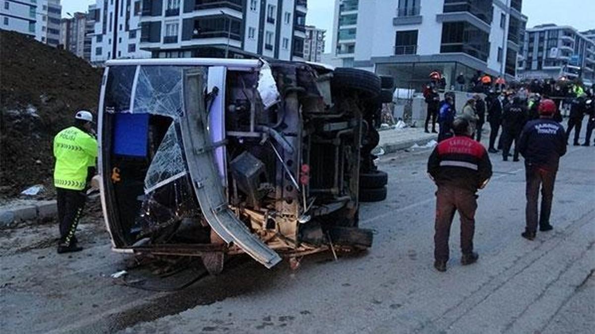İşçi servisi aracı devrildi! Ölü ve yaralılar var