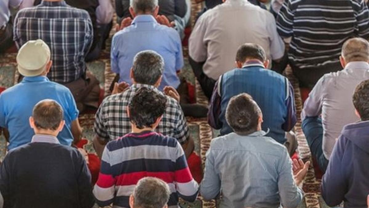 Yazılı kısa en güzel ve en anlamlı 8 Ocak ‘’Hayırlı Cumalar’’ mesajları ile Ayetli Hadisli ve Peygamber Efendimizin dualarıyla Cuma mesajları…