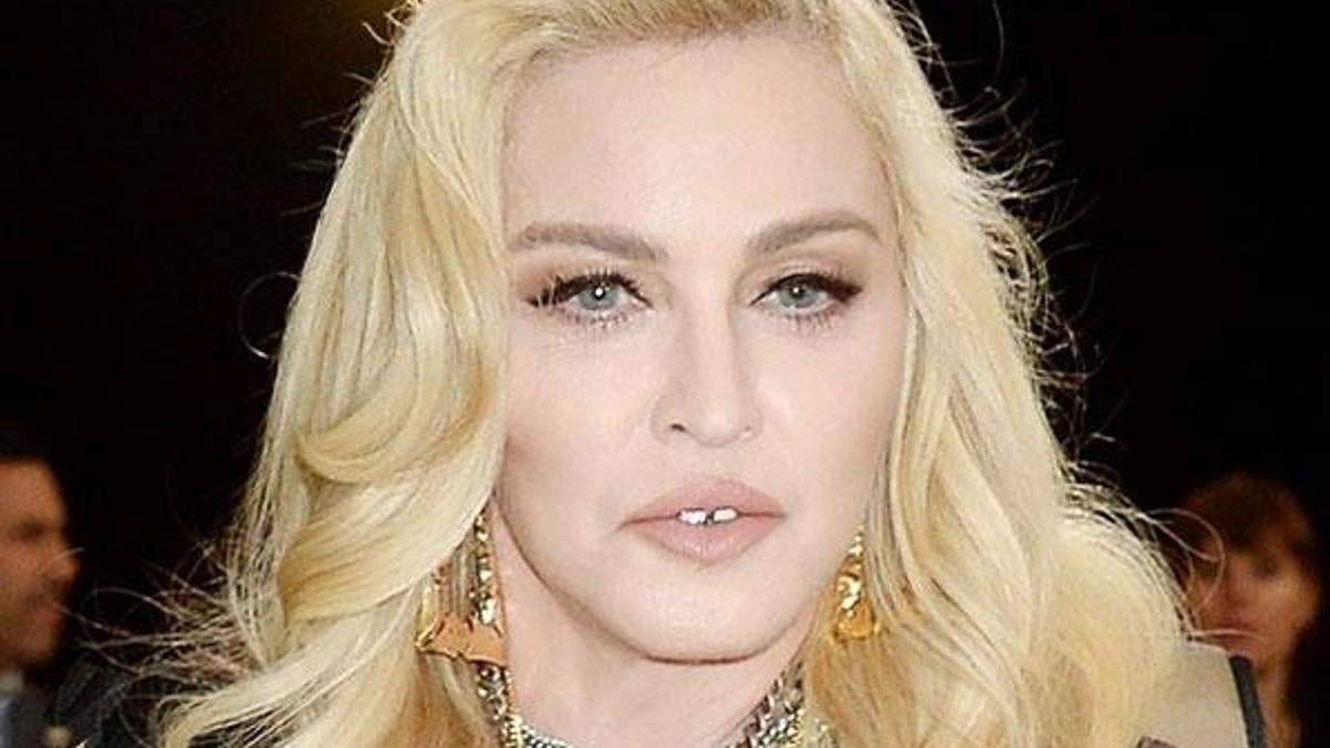 Ülke ülke gezen Madonna'ya seyahat tepkisi!