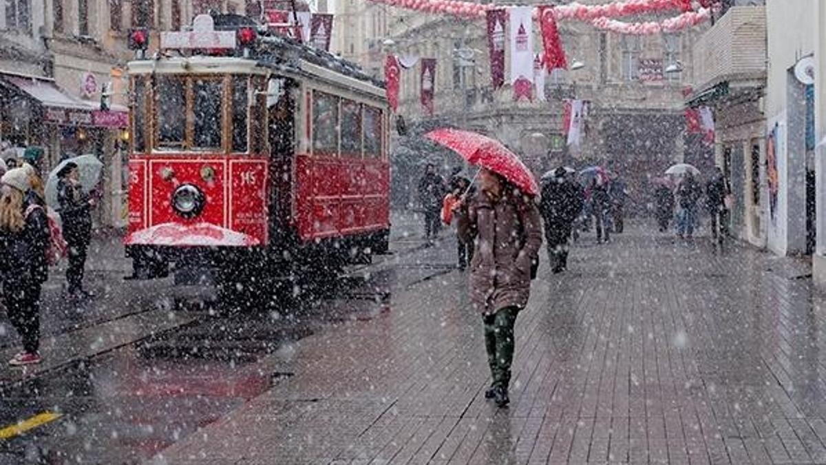 Meteoroloji son dakika olarak duyurdu! İstanbul'a kar ve tipi geliyor...