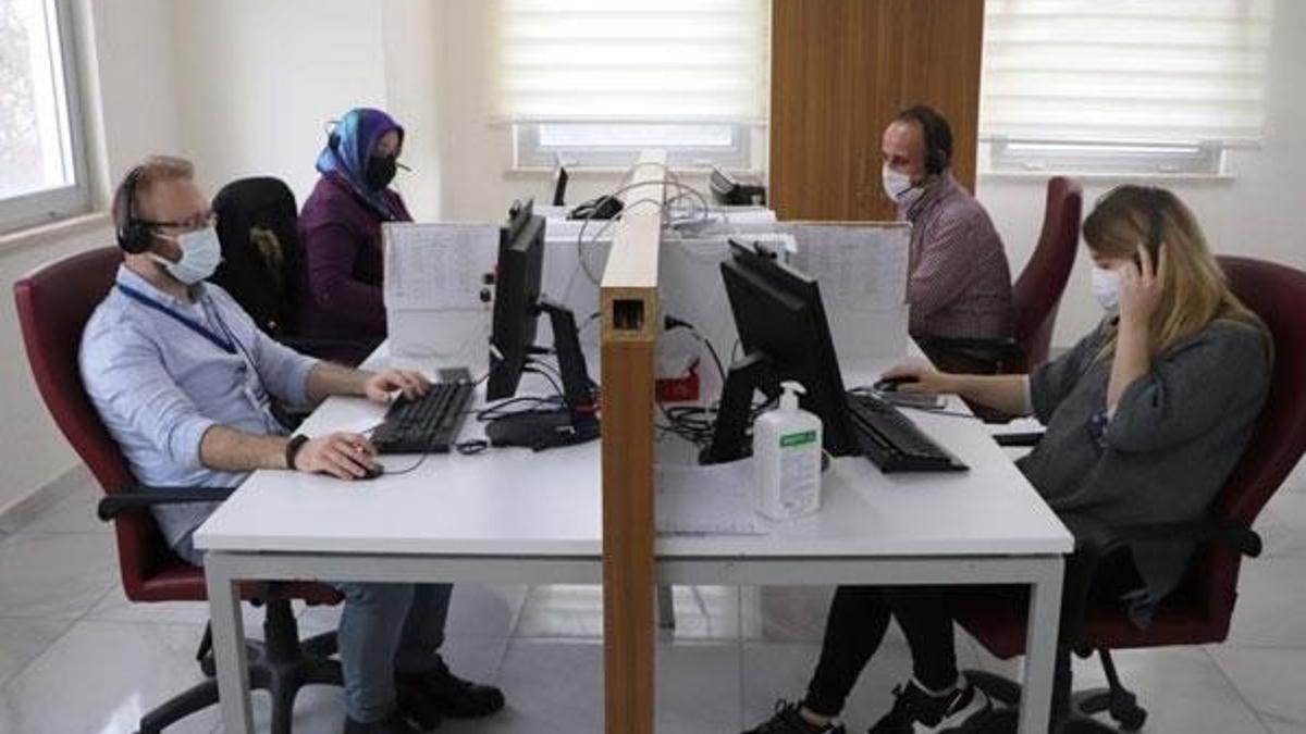 Eğitimciler ve sağlıkçılar koronaya karşı omuz omuza