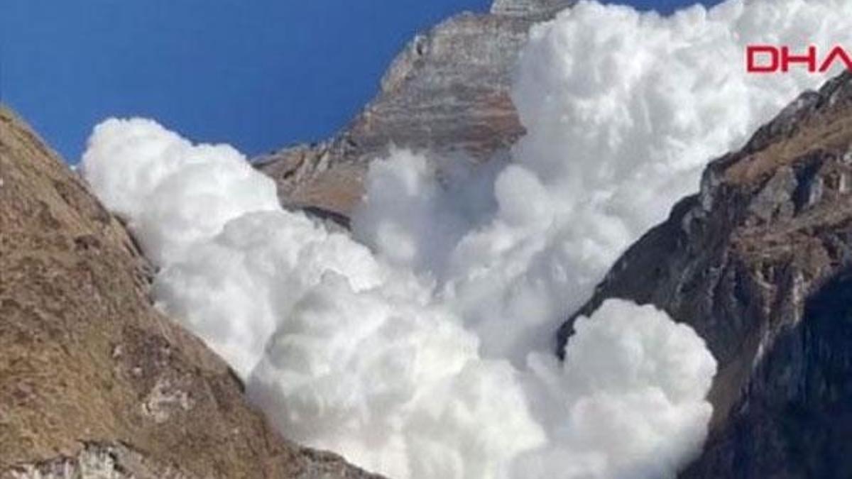 Himalayalar'da nefes kesen anlar! Felaket böyle görüntülendi