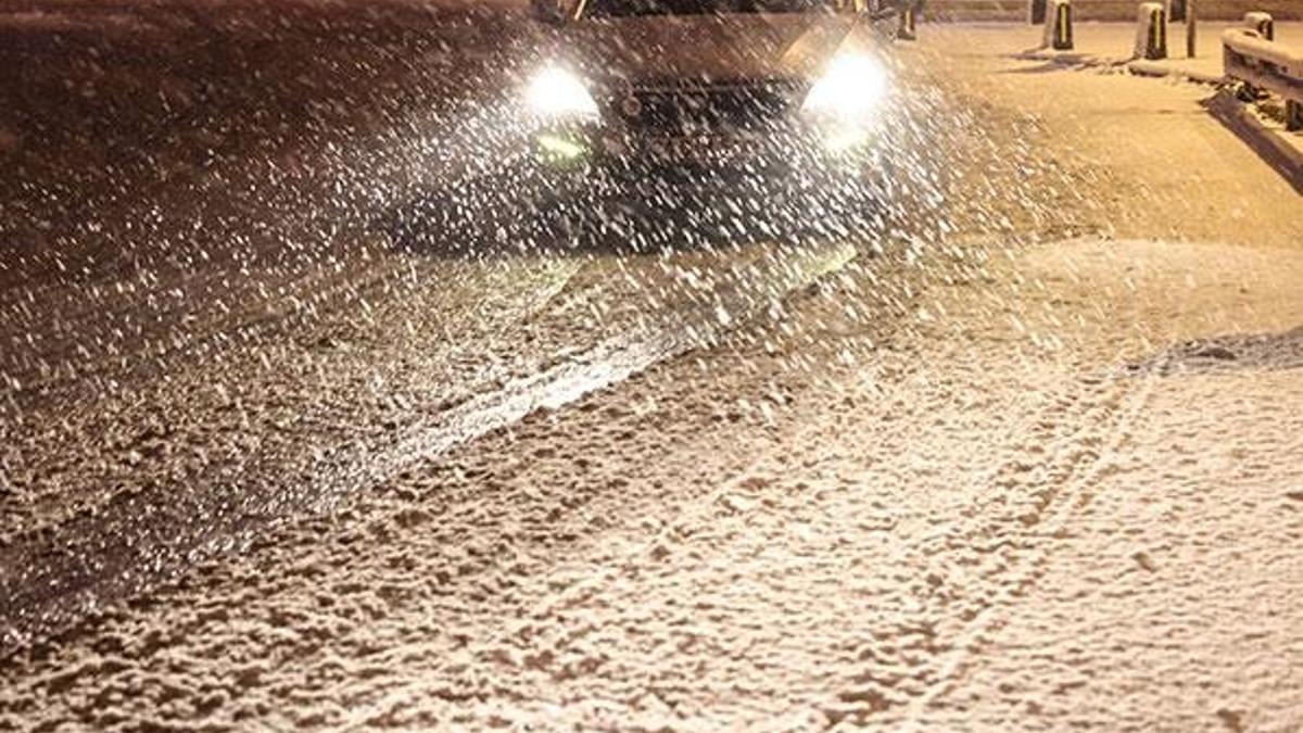 İstanbul'da beklenen kar yağışı başladı! Son yılların en kuvvetlisi