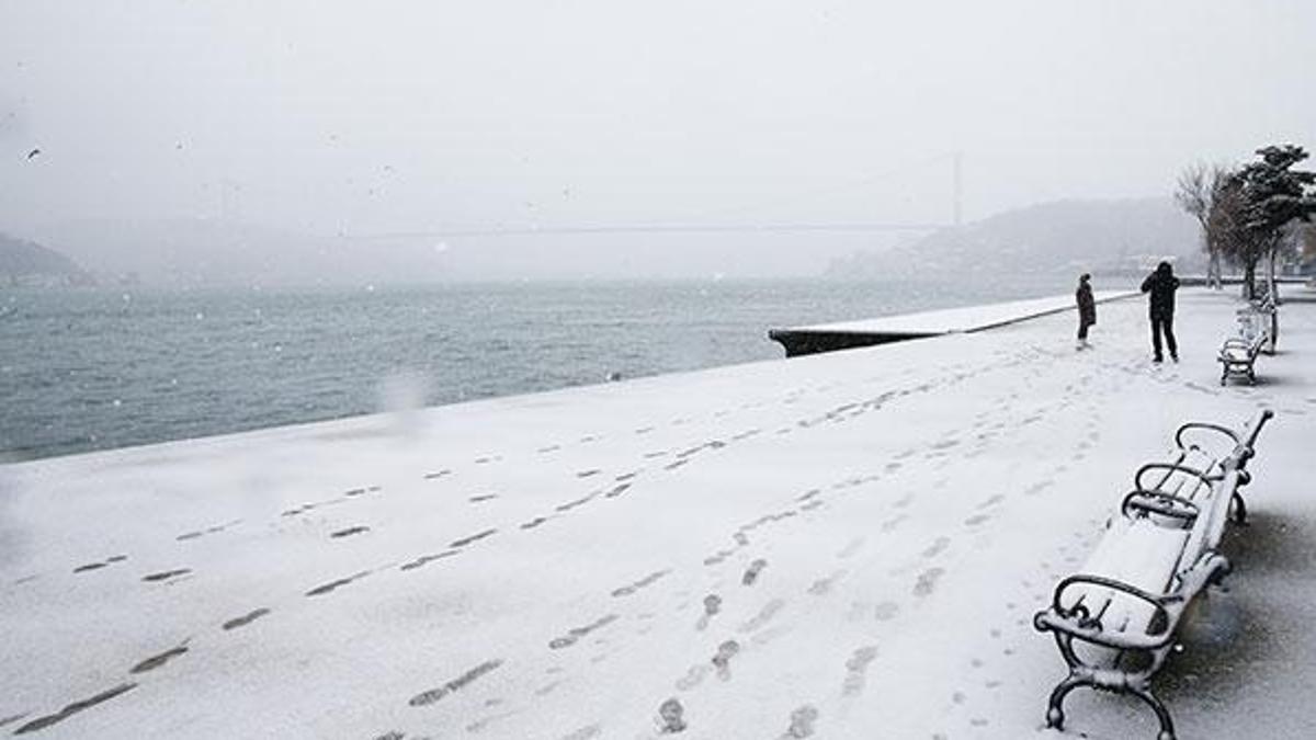 İstanbul Boğazı'nda gemi geçişleri çift yönlü askıya alındı