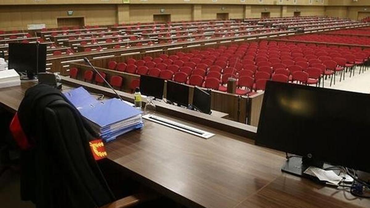 Adana'da 9 eski polis FETÖ'den yargılandı!