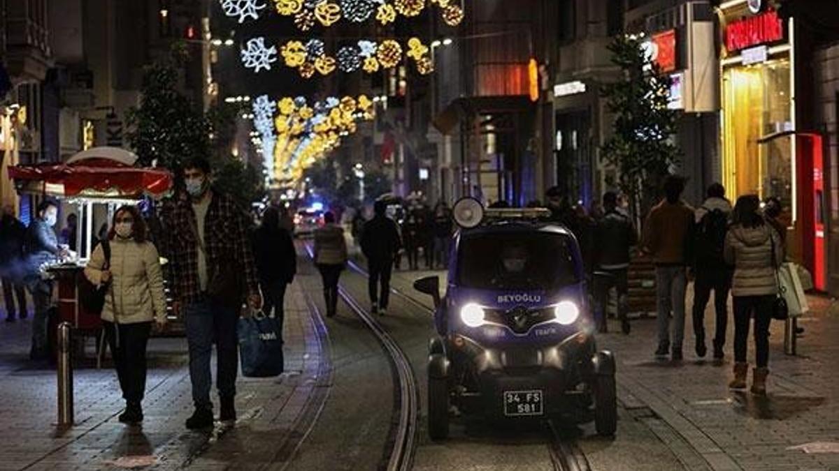 Sokağa çıkma yasağı kalkıyor mu? Restoran, kafe ve lokantalar açılacak mı? Kısıtlamaların esnetileceği tarih....