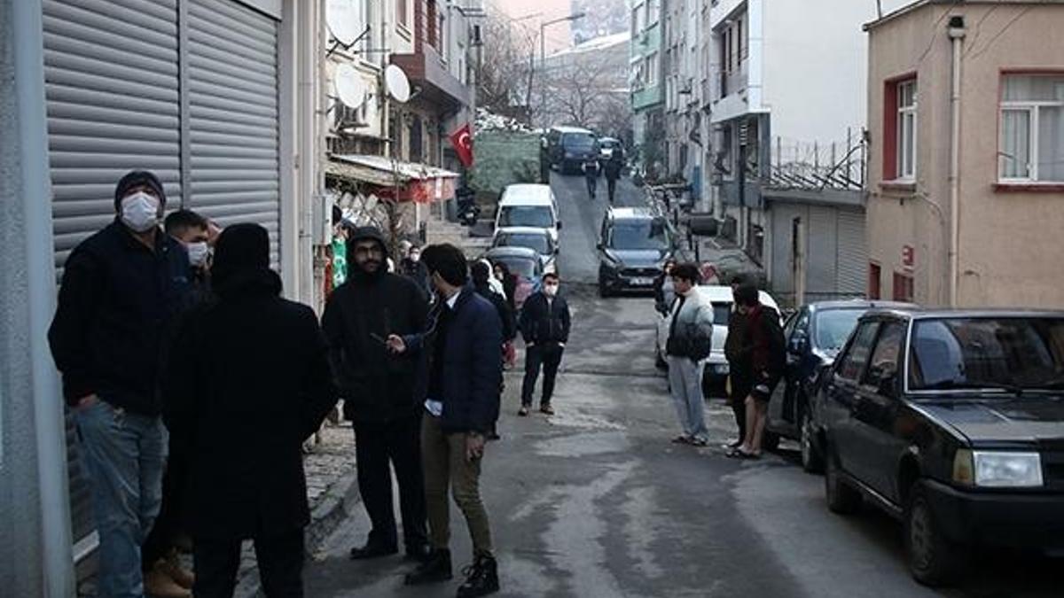 Şişli'de büyük panik! İstinat duvarı çöktü, doğalgaz borusu patladı