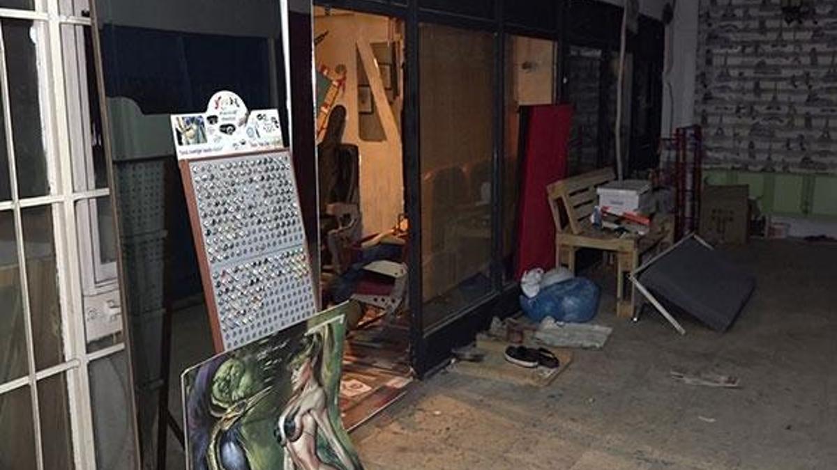 Üşümesin diye üzerini örttükleri kişi iş hanında ölü bulundu