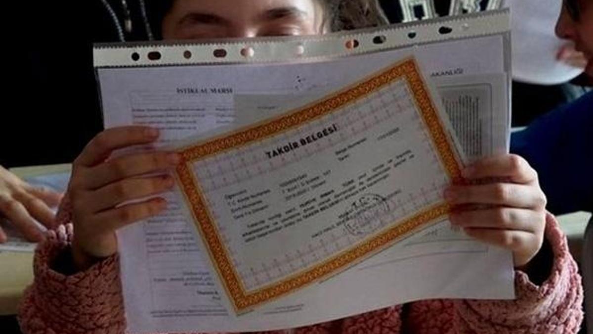 E-okuldan karneye nasıl bakılır, karne nasıl alınır? e okul veli bilgilendirme ve öğrenci girişi ile 2021 karne notu öğrenme ve görüntüleme…