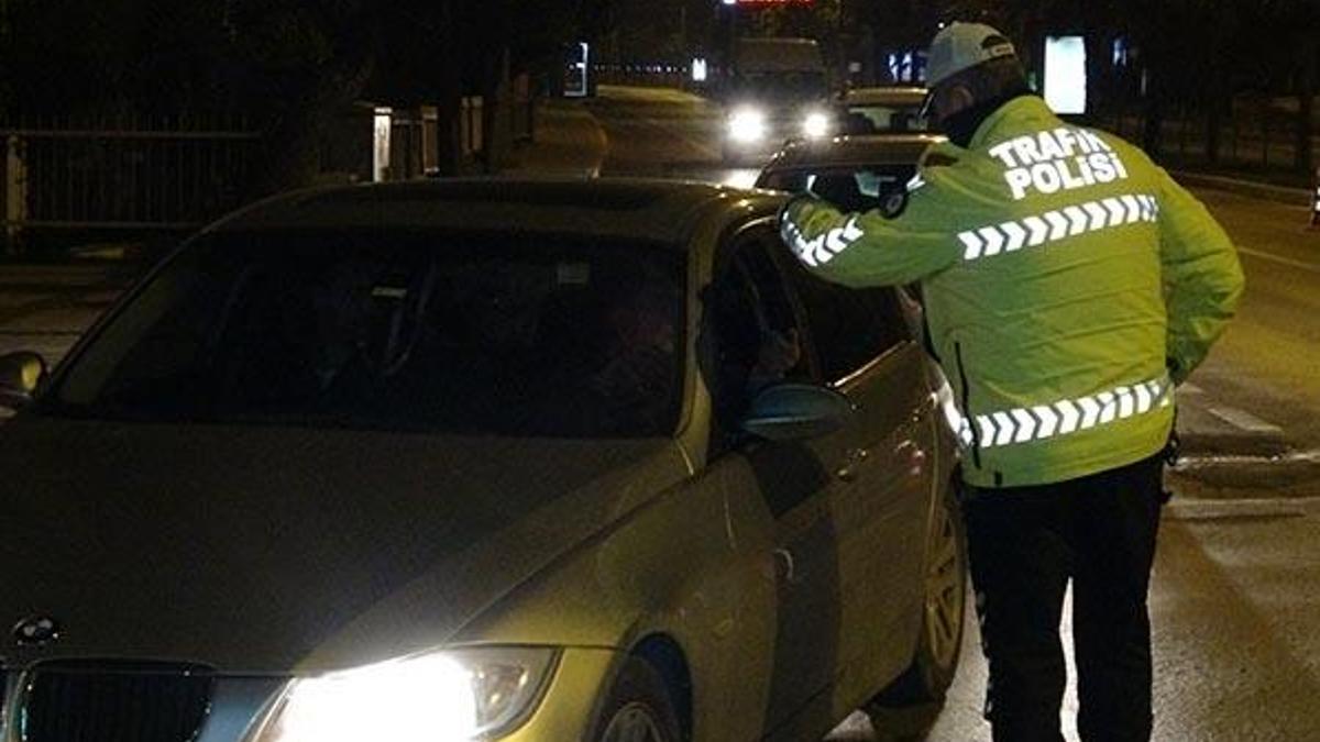 Hafta içi ve hafta sonu sokağa çıkma yasağı ile ilgili flaş gelişme! Bu sözlerle duyurdu...