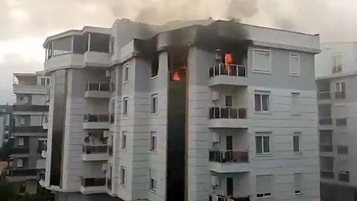 Kiracı 'Allah belanızı versin' yazılı not bırakıp evini yaktı