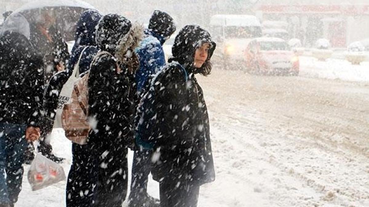 Meteoroloji saat vererek duyurdu! İstanbul'a kar geliyor...