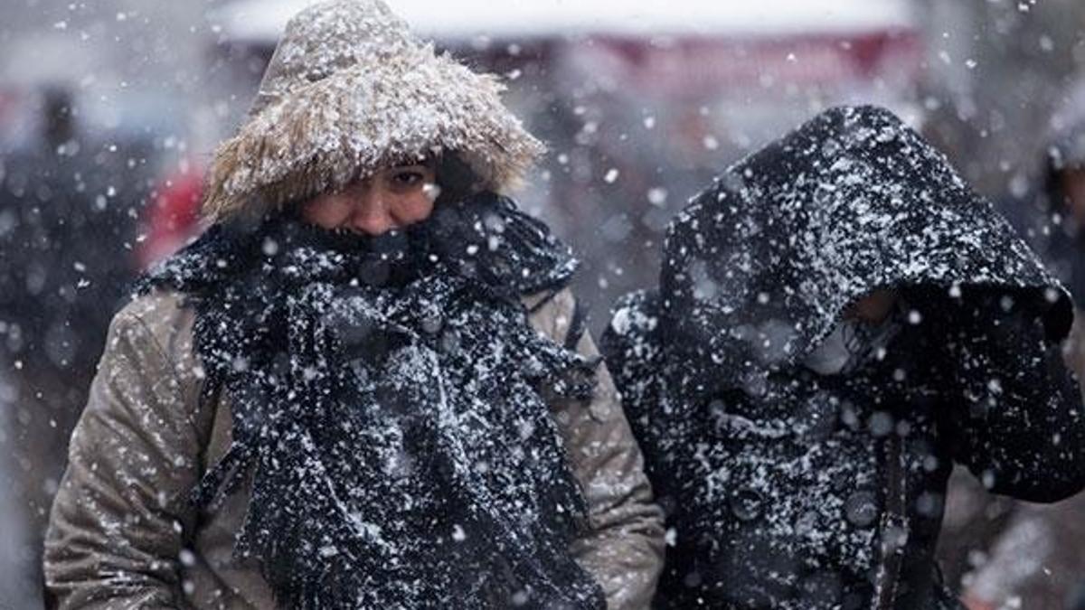 Kar İstanbul'a geliyor! Meteoroloji uyardı, saat verildi