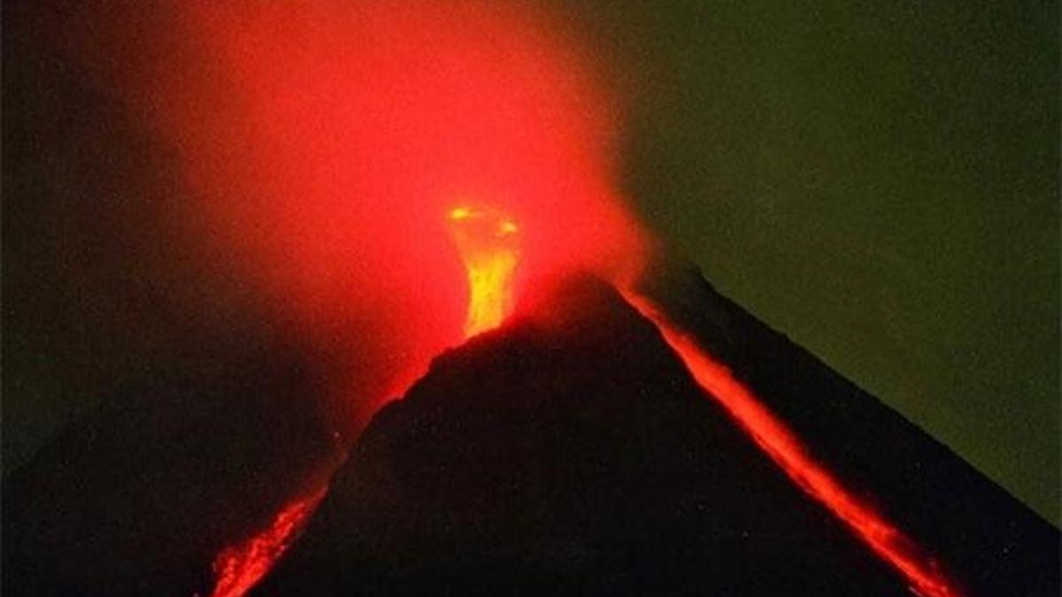 Merapi Yanardağı'nda art arda 22 patlama!