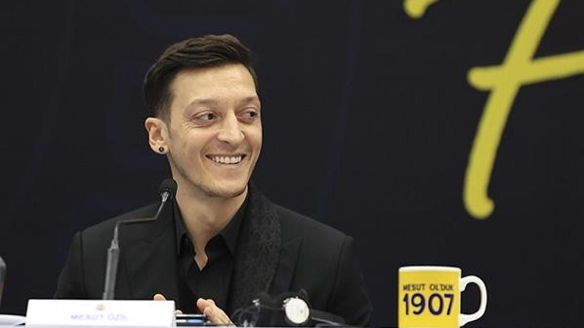 Mesut Özil imza töreni canlı yayını! İşte ilk açıklamalar