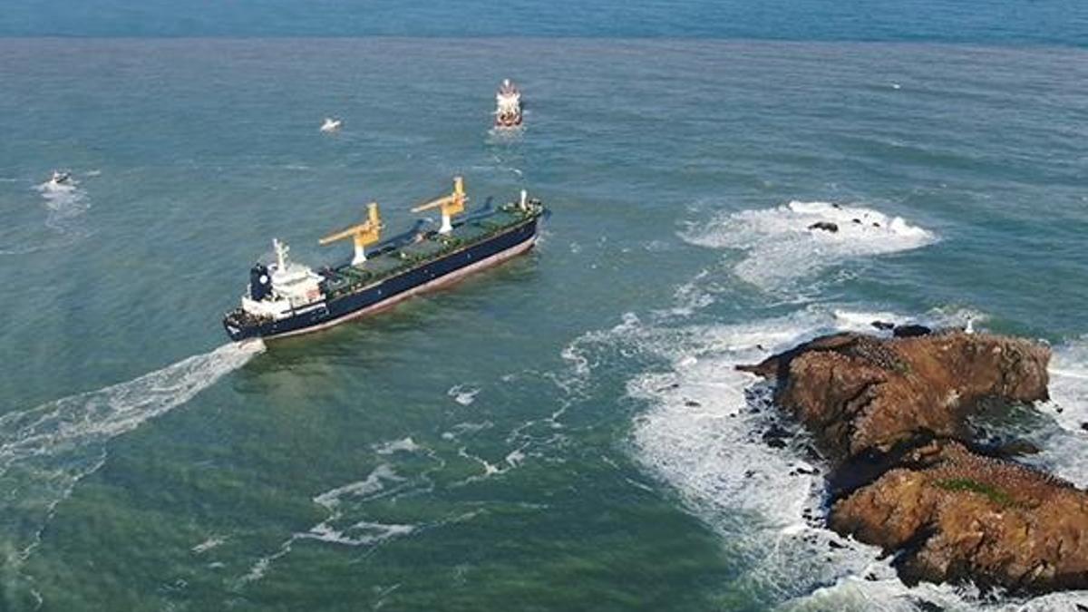 Riva'da sürüklenen gemi kurtarıldı