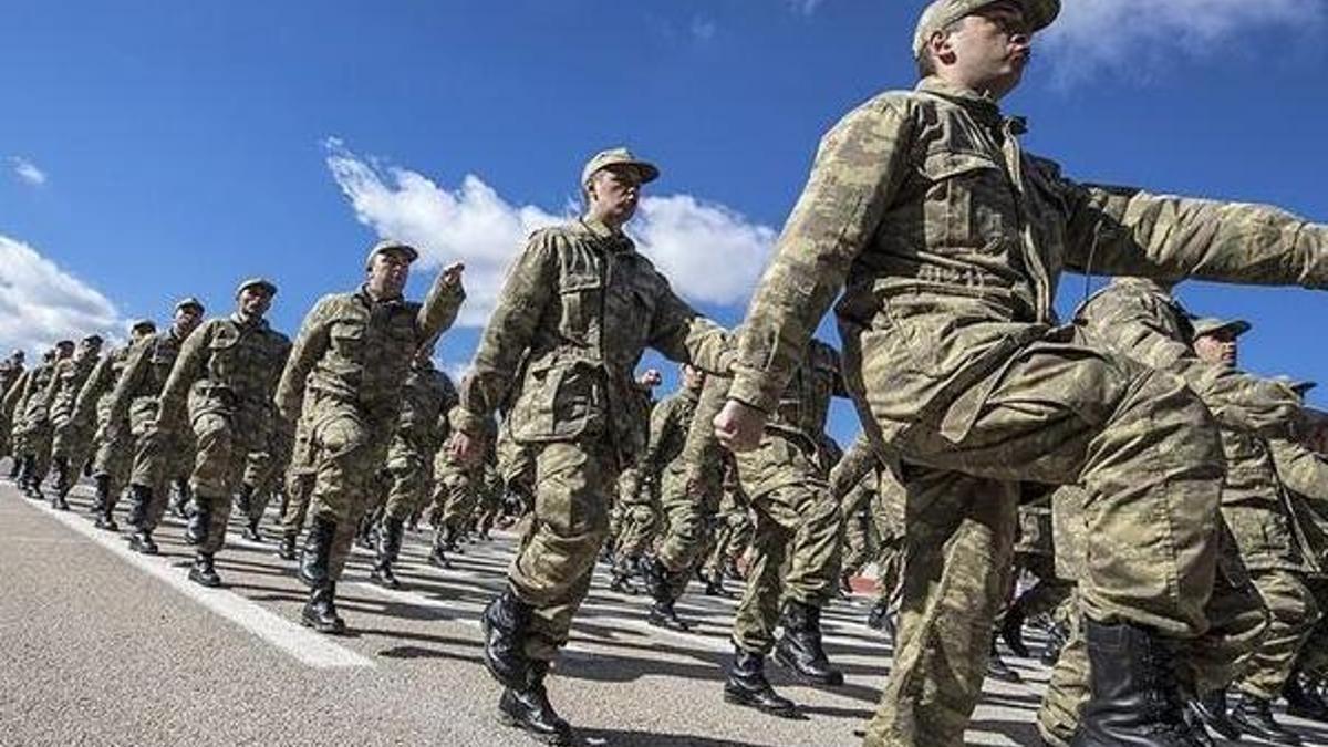 Askerlik süresi uzatıldı mı 2021? Askerlik kaç ay oldu, 18 ay mı? Yeni askerlik düzenlemesi teklifi Meclis’te kabul edildi, düzenleme neleri içeriyor?