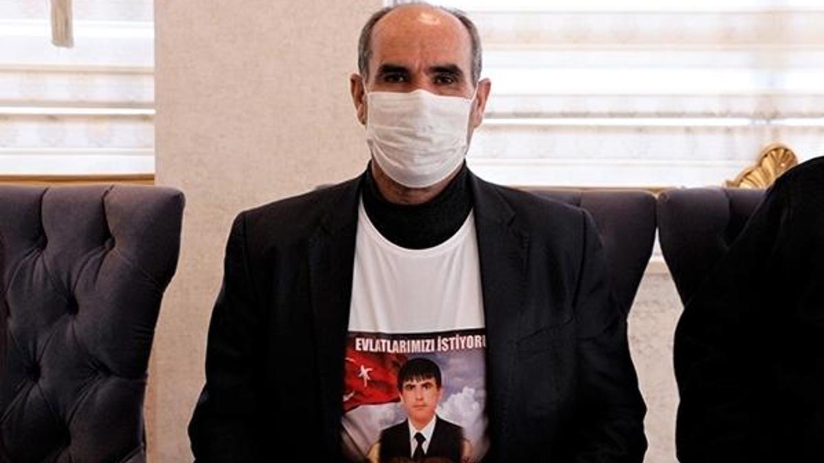 Evlat nöbetindeki babadan Demirtaş'ın annesine: Gel, çocuğunu PKK'dan iste
