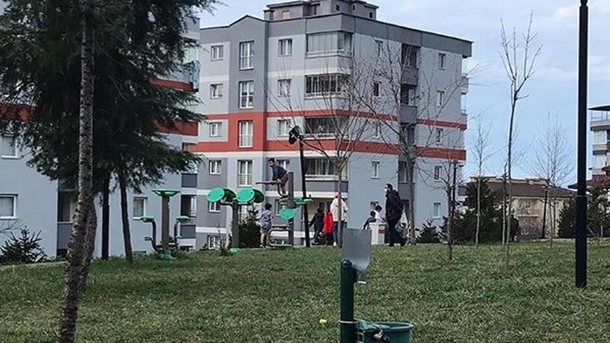 Sağlık müdürü uyardı! 'Güneşli havada kamelyalarda mesafe unutuluyor'