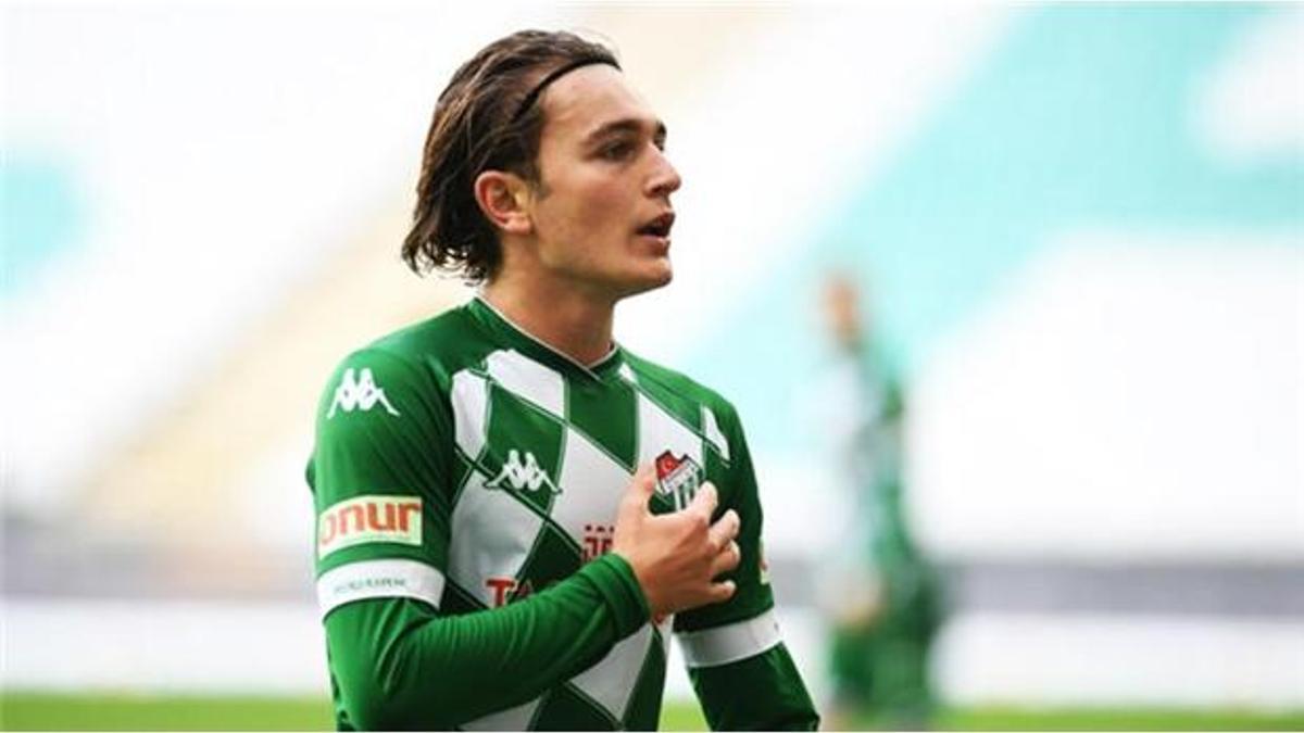 Ali Akman Eintracht Frankfurt'a imzayı attı
