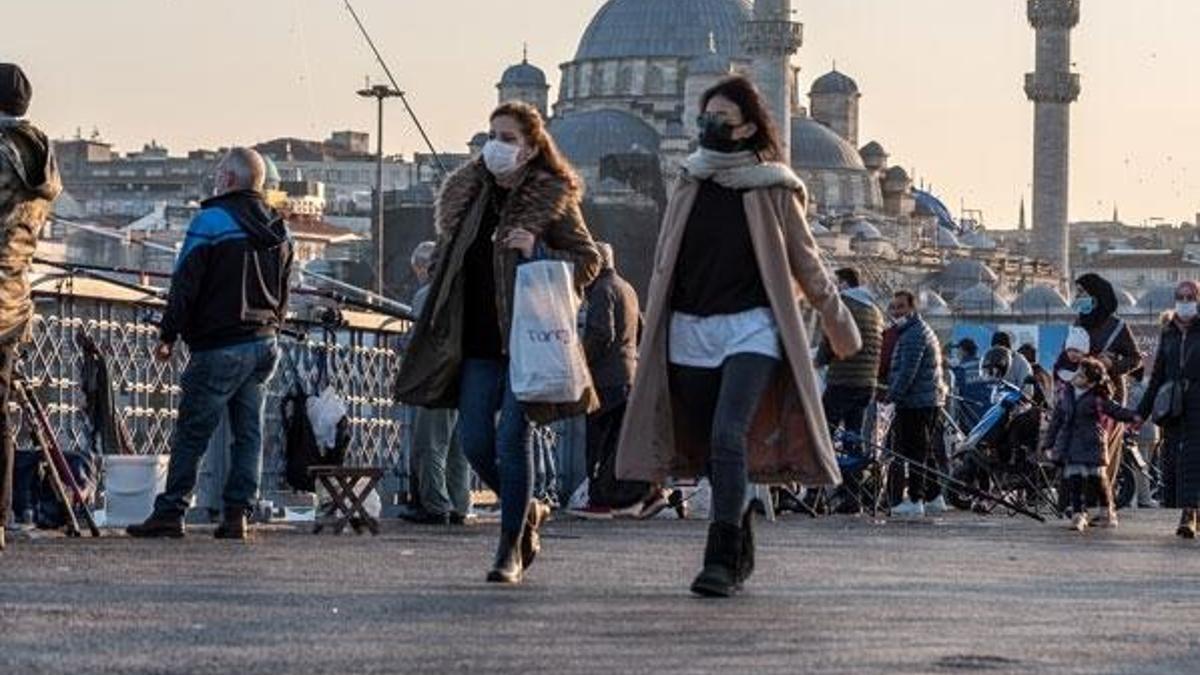 Türkiye alarma geçti! Tek yöntem çift maske takmak
