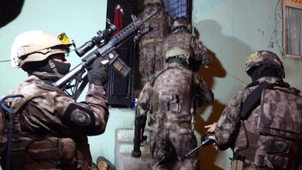 Bursa'da 600 polisin katıldığı uyuşturucu operasyonunda çok sayıda şüpheli yakalandı