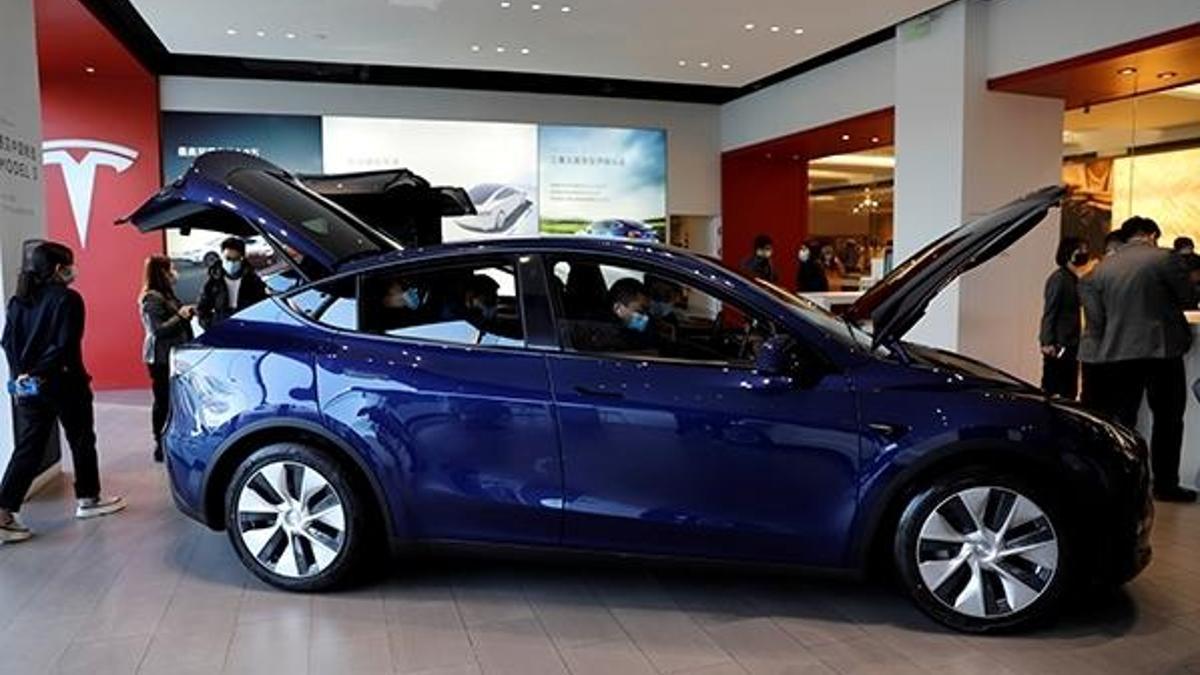 Tesla, 135 bin aracını geri  çağırıyor...