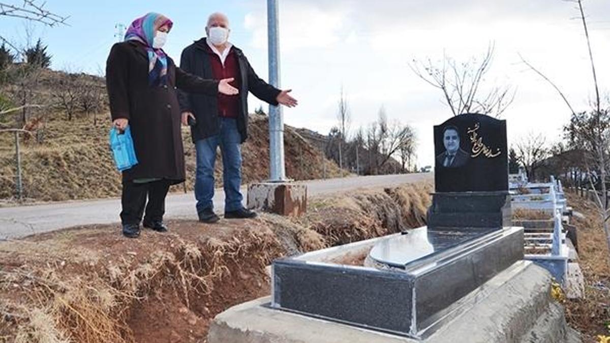 Yönü farklı mezar görenleri şaşırtıyor!