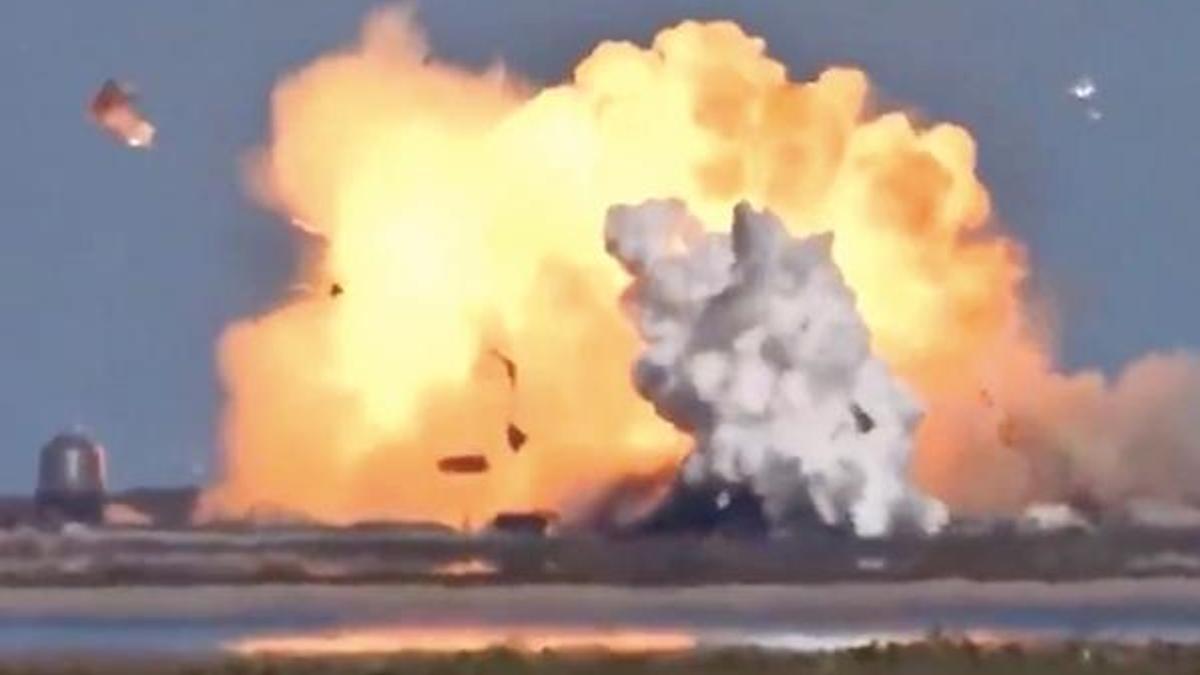 SpaceX'in test ettiği Starship mekiği ikinci kez iniş sırasında patladı