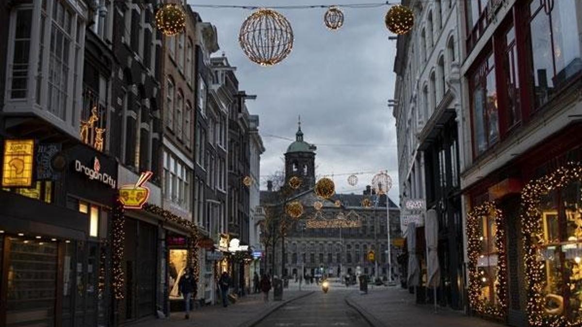 Hollanda'da sokağa çıkma kısıtlaması 3 Mart'a kadar uzatıldı