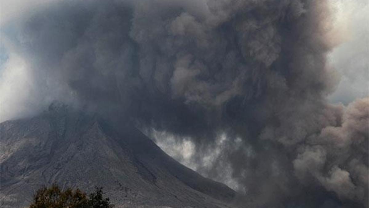 Endonezya'da Sinabung Yanardağı'nda patlama