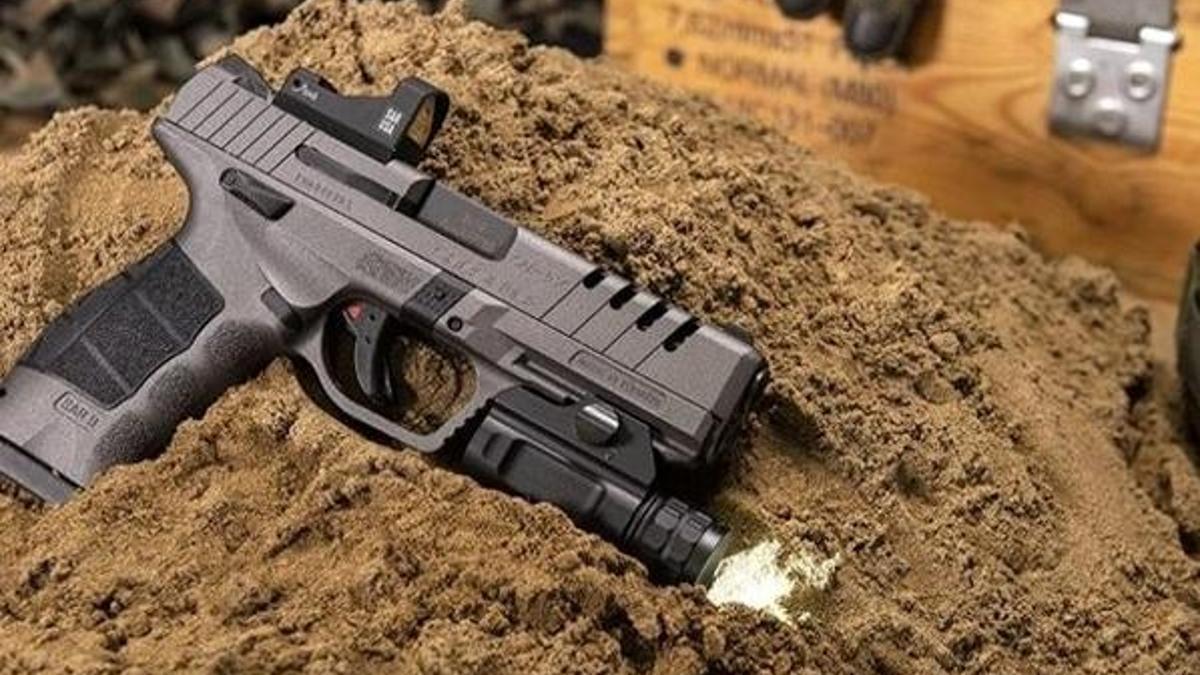 Türk tabancası SAR 9'a ödül