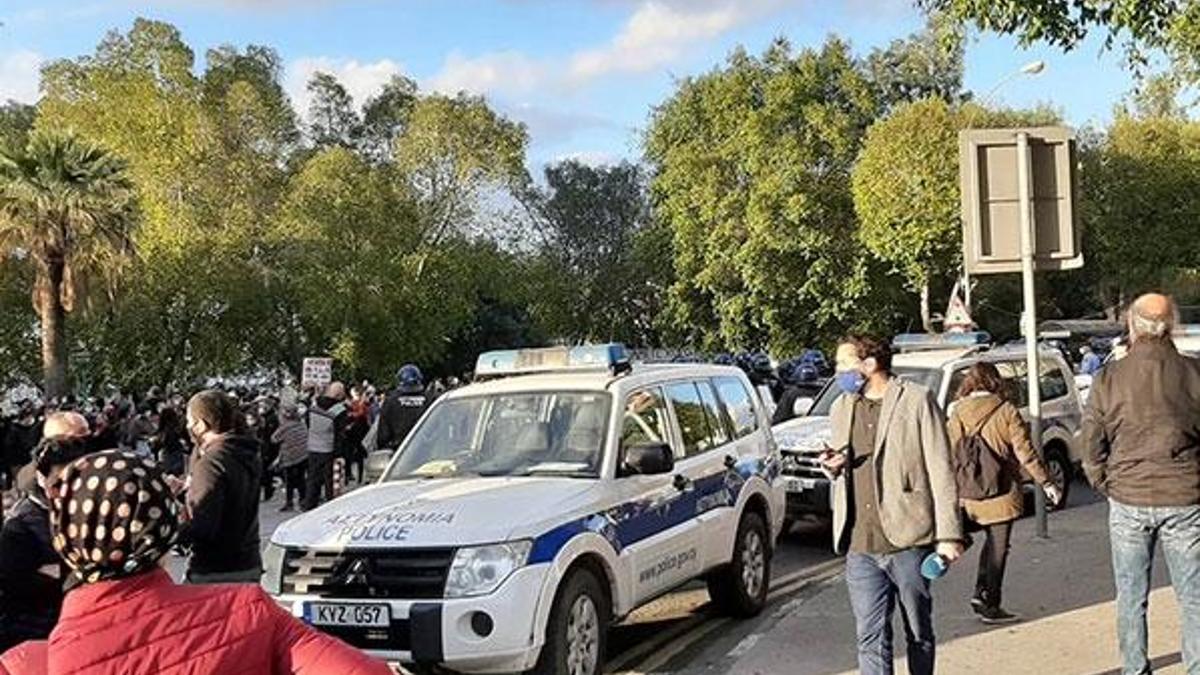 Güney Kıbrıs'ta Anastasiadis'e öfkelenen halk sokağa döküldü