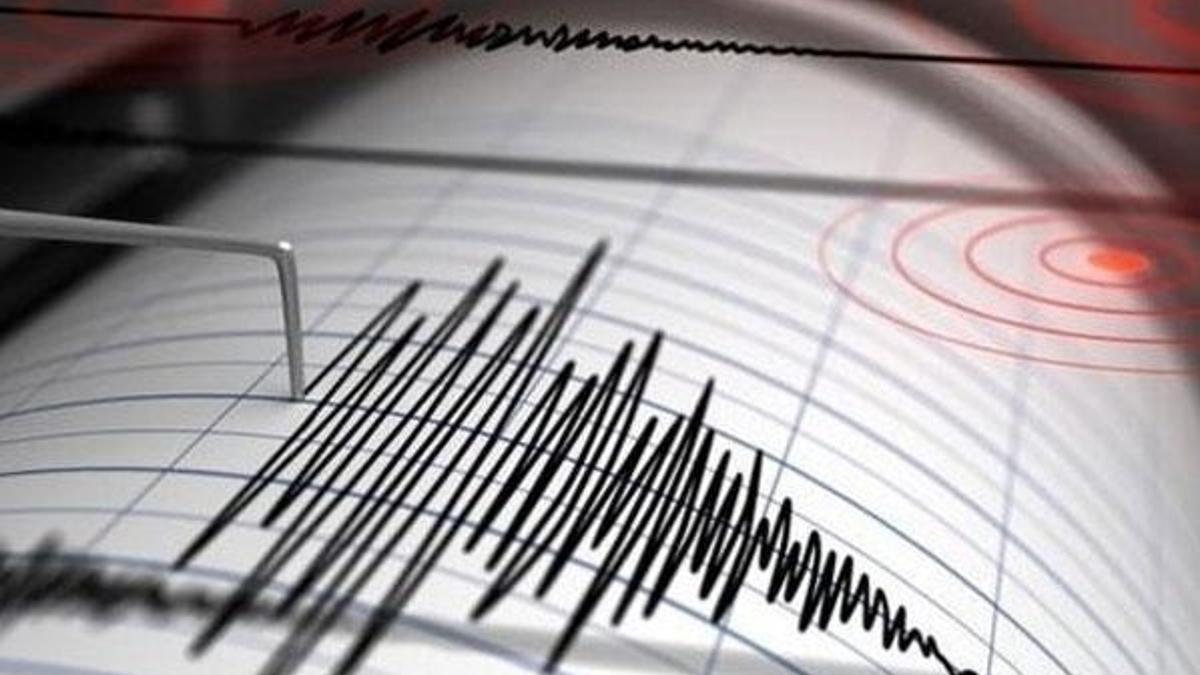 İzmir'de 4 büyüklüğünde deprem!