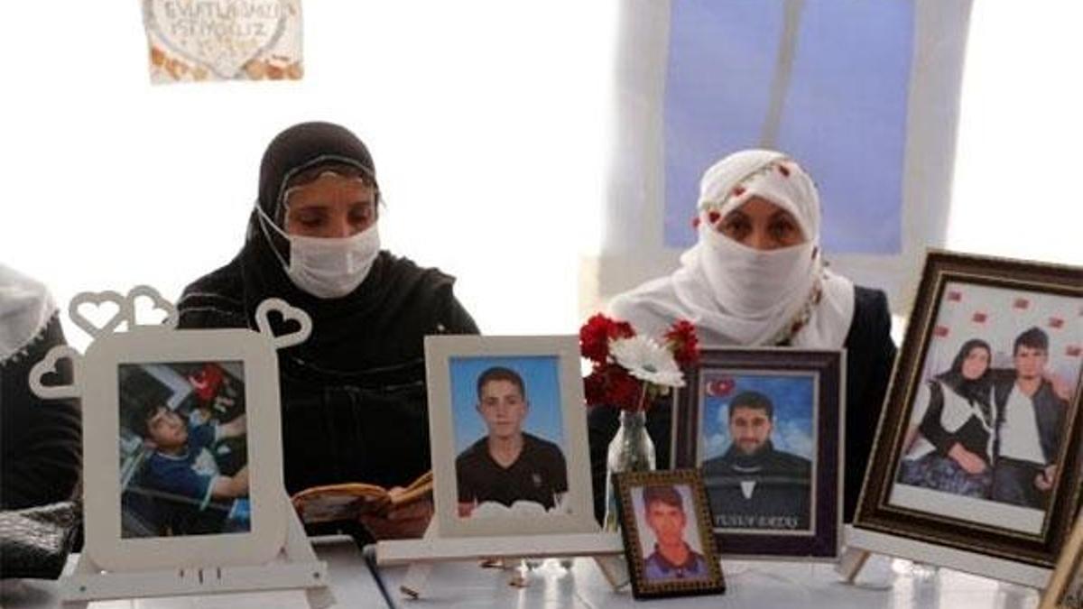 Evlat nöbetindeki anne: Aklınız başına gelsin, teslim olun
