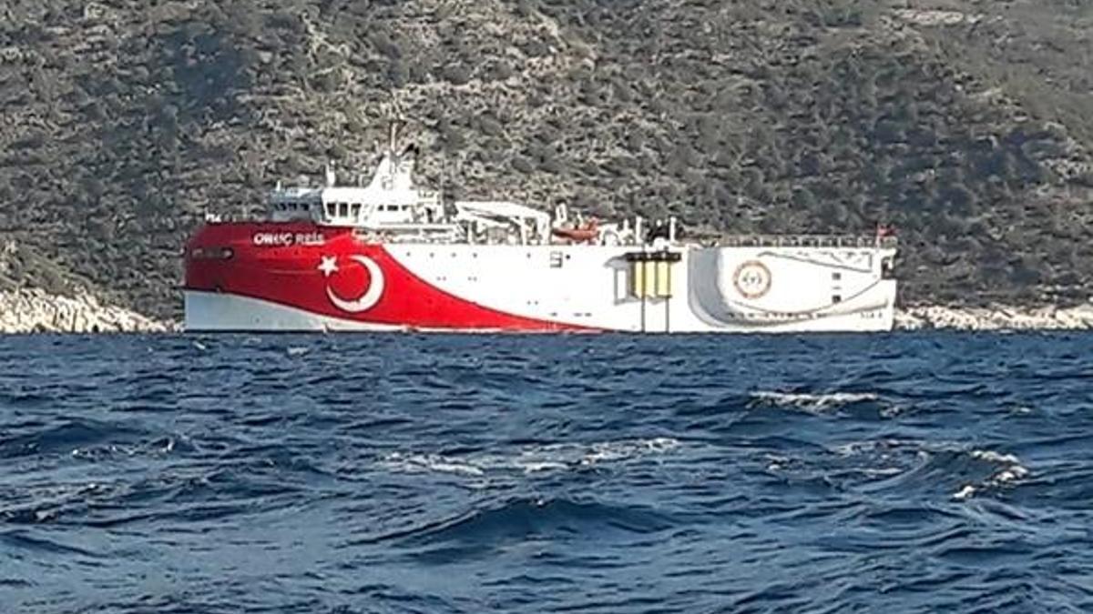Oruç Reis gemisi Demre açıklarına demirledi