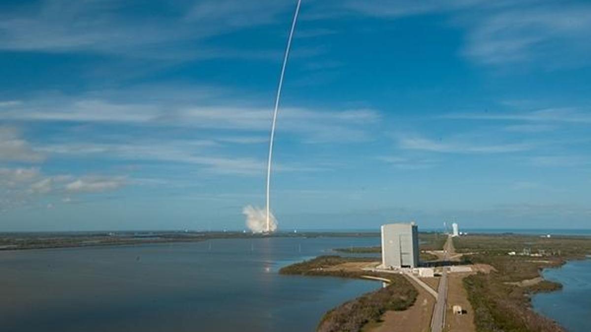 SpaceX, Starlink ağı için 60 internet uydusunu daha uzaya fırlattı