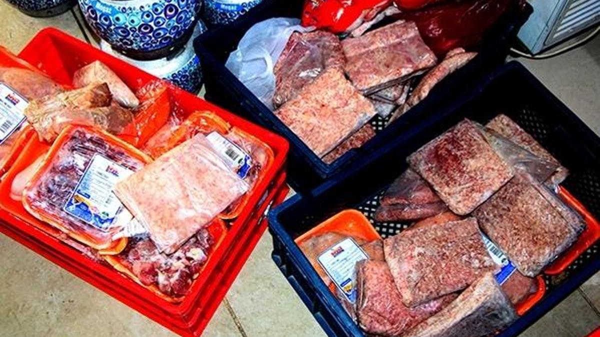 İnsanlara yedireceklerdi! Markete baskın yapıldı, tam 250 kilo...
