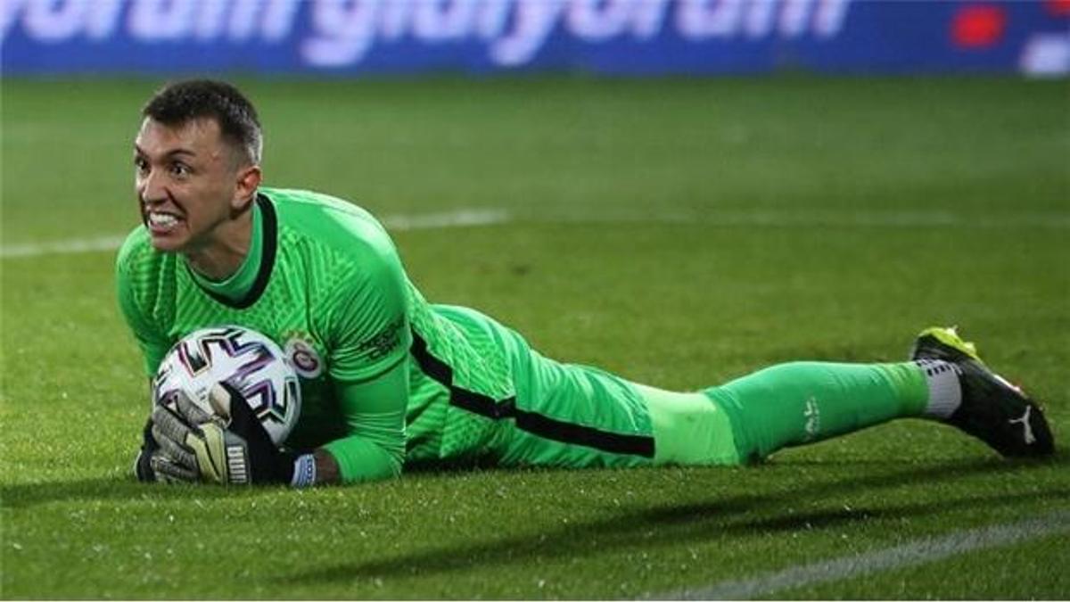 Galatasaray Muslera ile görüşmelere başladı