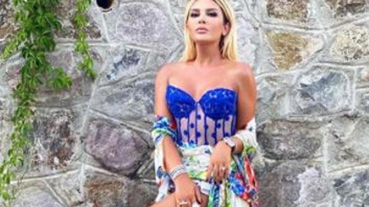 Selin Ciğerci balmumu heykeli ile olay oldu! '34 beden...'