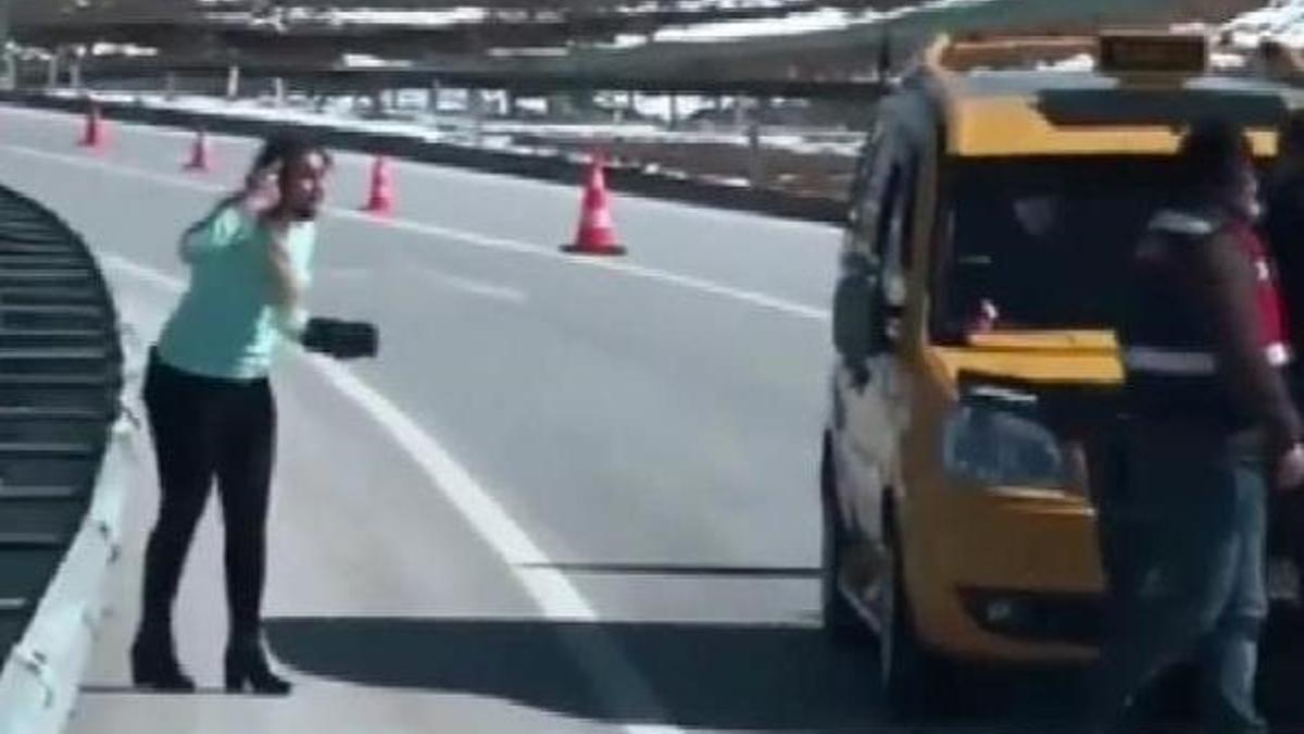 Jandarma durdurduğu araçta buldu! Araçtaki kadın başına silah dayadı